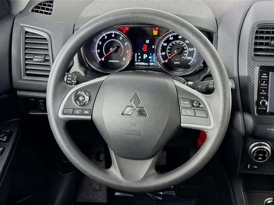 2025 Mitsubishi Outlander - Image 9 of 11