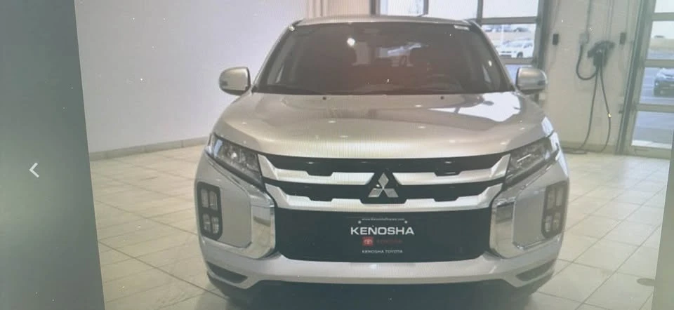 2025 Mitsubishi Outlander - Image 2 of 9