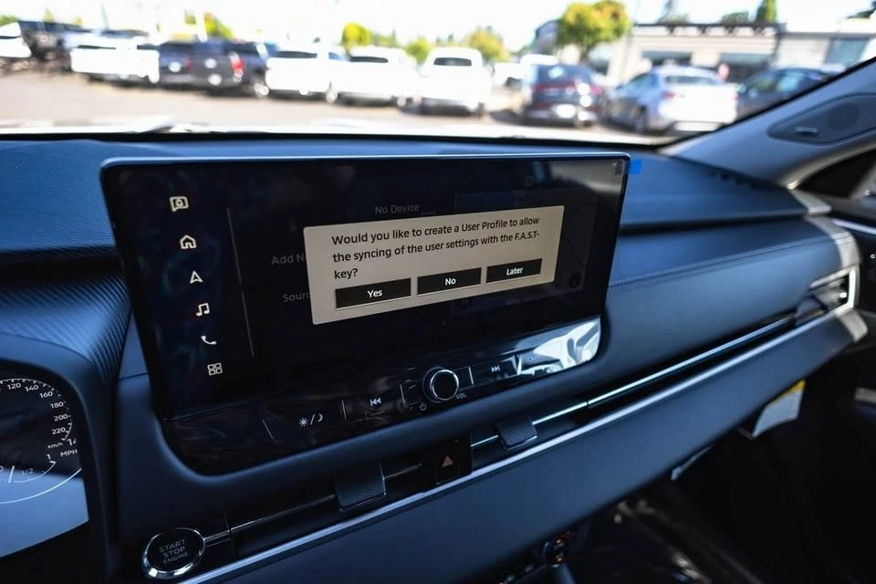 2025 Mitsubishi Outlander - Image 14 of 20