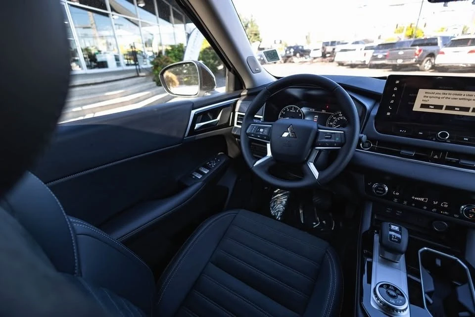 2025 Mitsubishi Outlander - Image 20 of 20