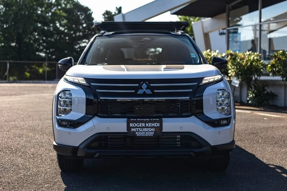 2025 Mitsubishi Outlander - Image 5 of 20