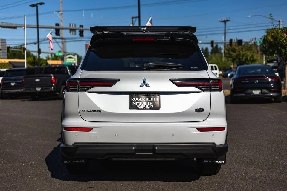 2025 Mitsubishi Outlander - Image 9 of 20