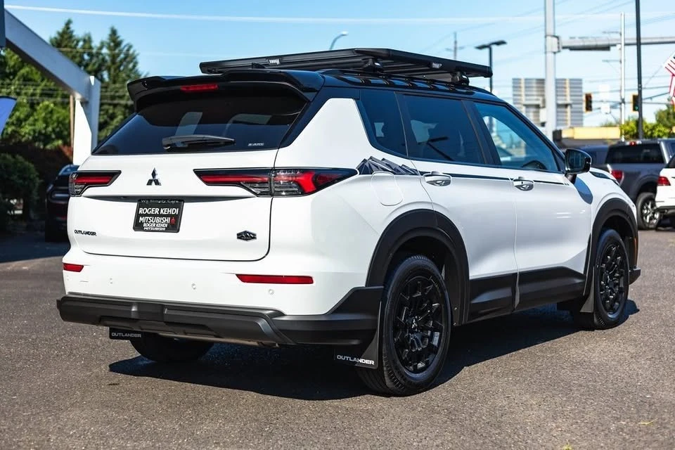 2025 Mitsubishi Outlander - Image 8 of 20