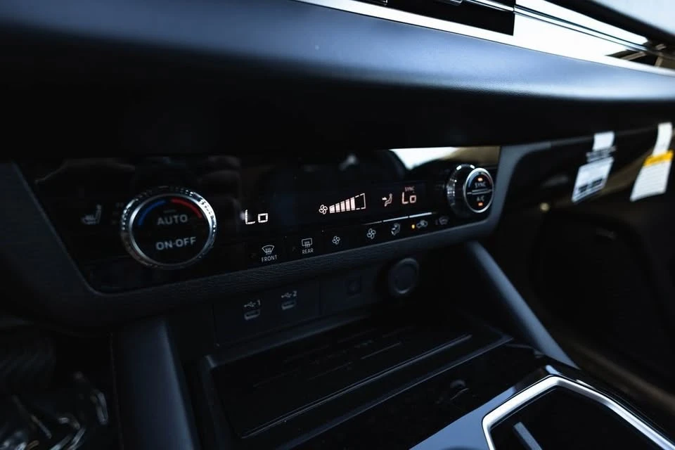 2025 Mitsubishi Outlander - Image 15 of 20