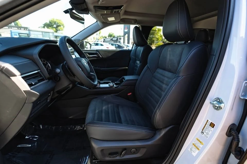 2025 Mitsubishi Outlander - Image 19 of 20