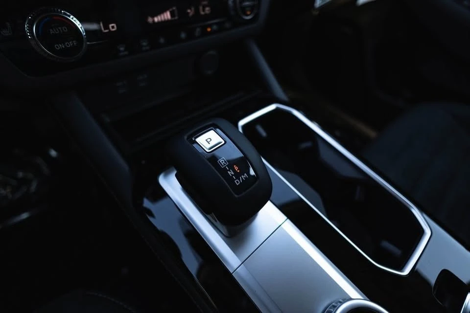 2025 Mitsubishi Outlander - Image 16 of 20