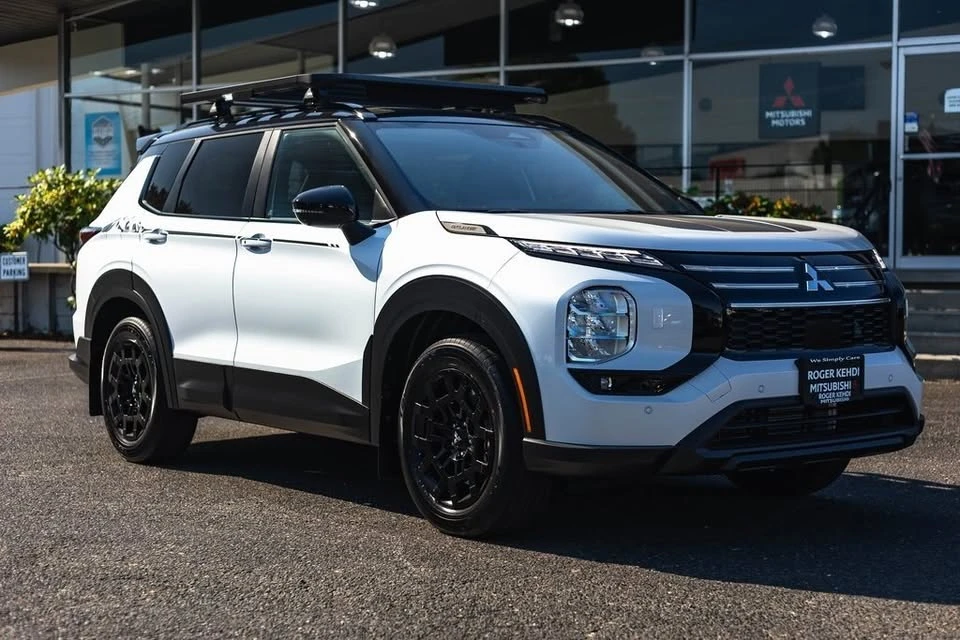 2025 Mitsubishi Outlander - Image 6 of 20
