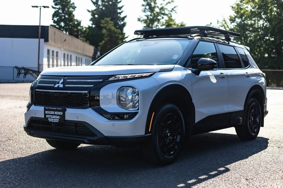 2025 Mitsubishi Outlander - Image 4 of 20