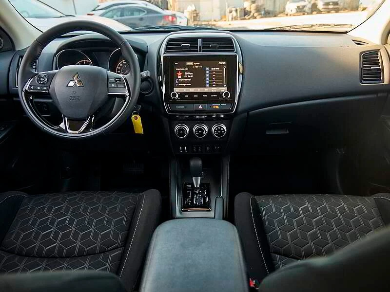 2025 Mitsubishi Eclipse Cross - Image 12 of 16