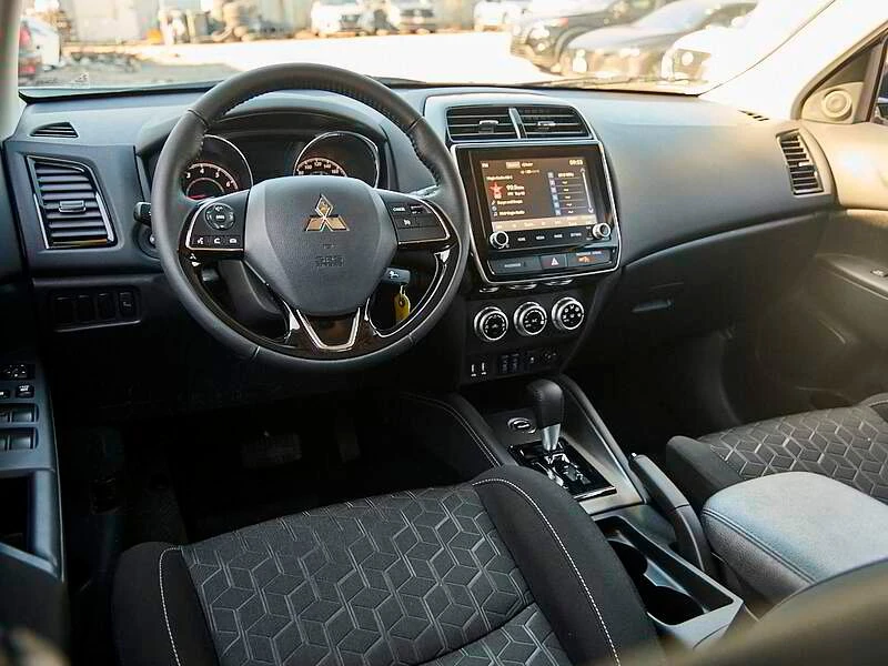 2025 Mitsubishi Eclipse Cross - Image 10 of 16