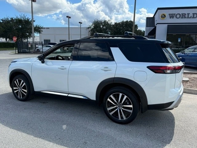 2025 Nissan Pathfinder 5th Gen - Image 10 of 12