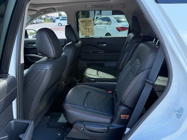 2025 Nissan Pathfinder 5th Gen - Image 12 of 12
