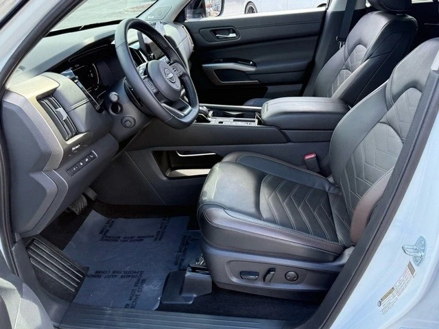 2025 Nissan Pathfinder 5th Gen - Image 11 of 12