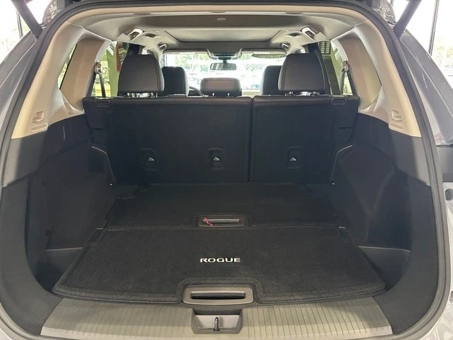 2025 Nissan Rogue - Image 16 of 21