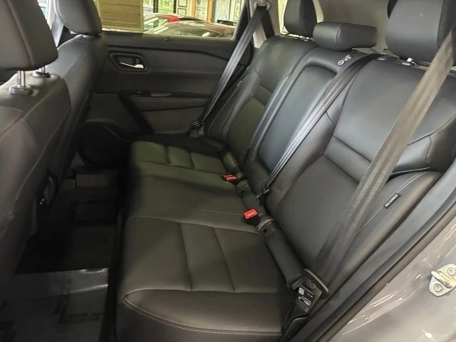 2025 Nissan Rogue - Image 8 of 12