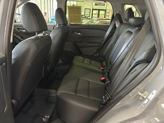 2025 Nissan Rogue - Image 7 of 12