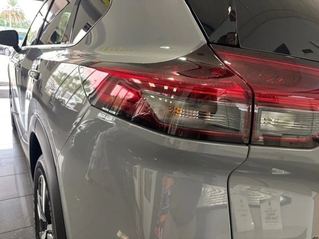 2025 Nissan Rogue - Image 11 of 12