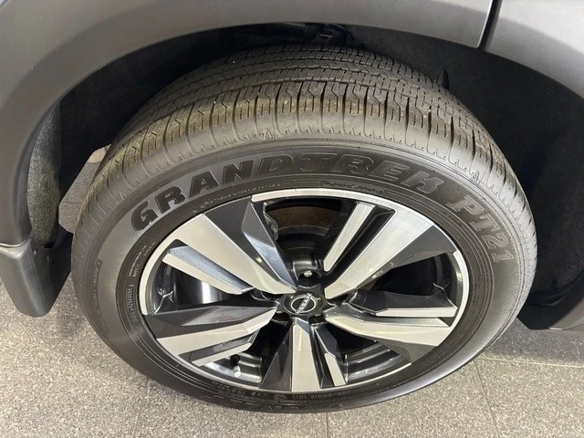 2025 Nissan Rogue - Image 19 of 21