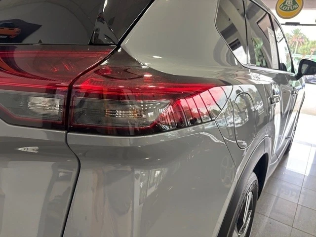 2025 Nissan Rogue - Image 13 of 21