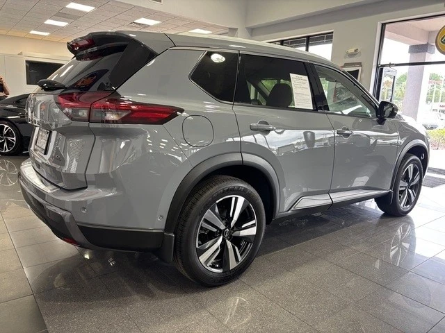 2025 Nissan Rogue - Image 18 of 21