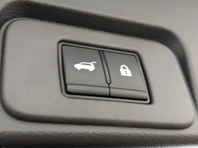 2025 Nissan Rogue - Image 17 of 21
