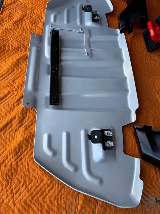 2025 Parts & Memorabilia Bodywork - Image 7 of 8