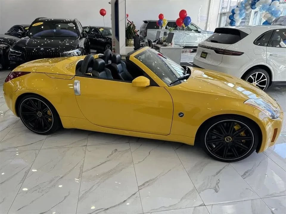 2025 Nissan Z - Image 7 of 9