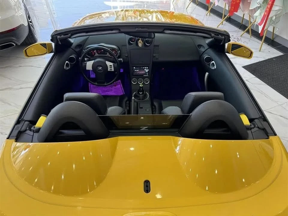 2025 Nissan Z - Image 8 of 9