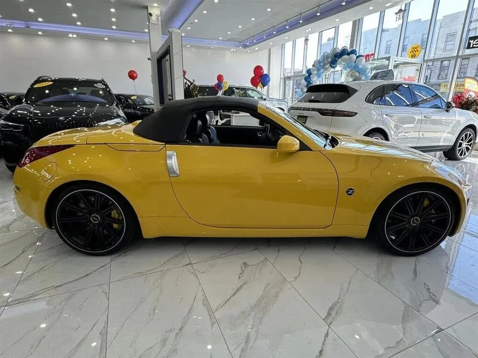 2025 Nissan Z - Image 2 of 9