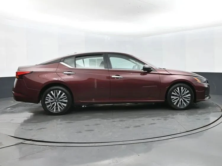 2025 Nissan Altima 6th Gen - Image 4 of 12