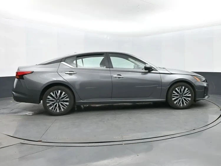 2025 Nissan Altima 6th Gen - Image 4 of 12