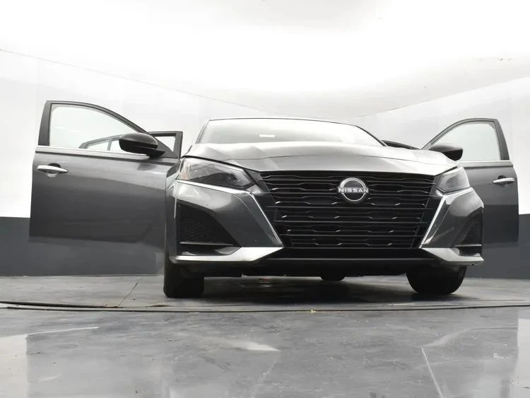 2025 Nissan Altima 6th Gen - Image 11 of 12