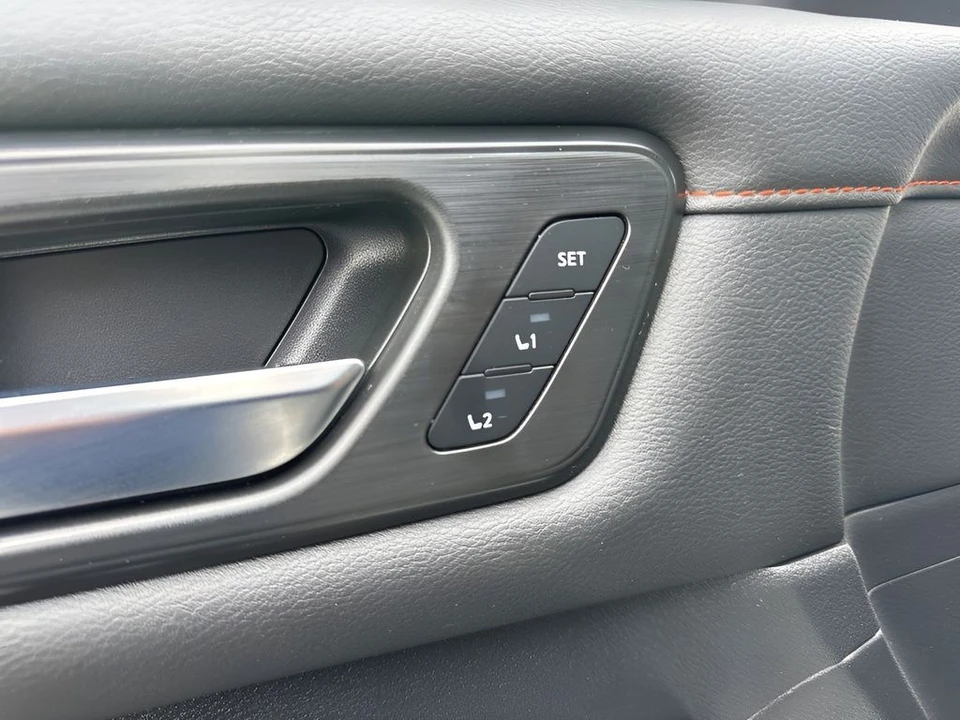 2025 Nissan Armada - Image 11 of 21