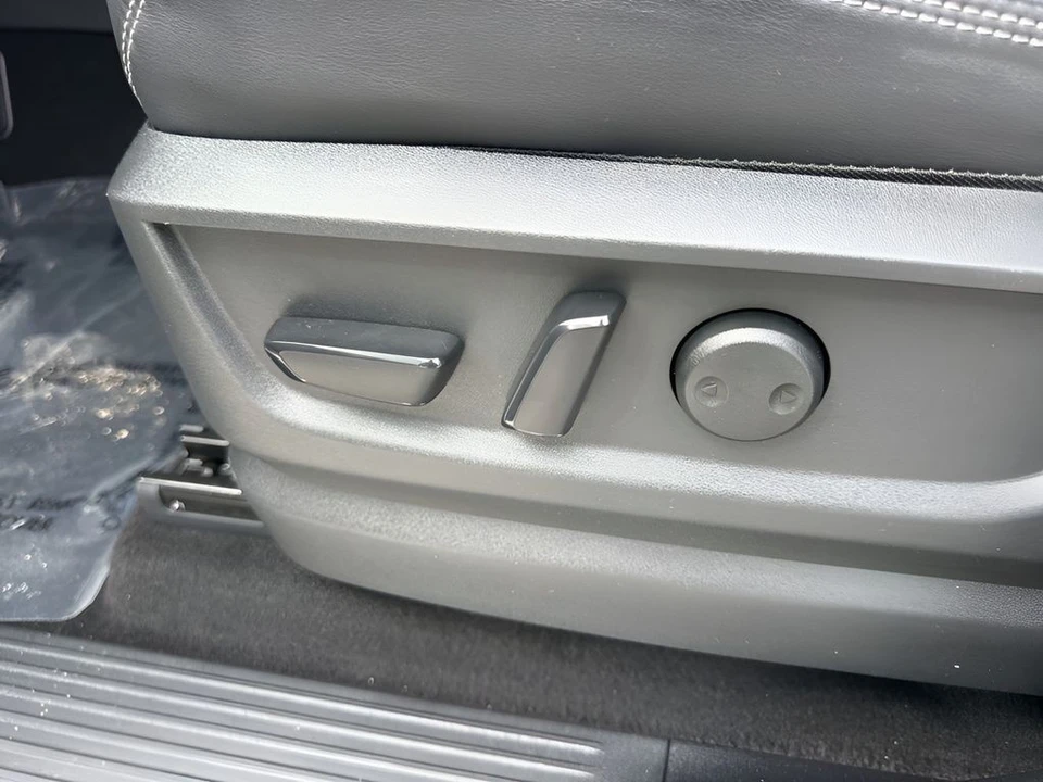 2025 Nissan Armada - Image 10 of 21