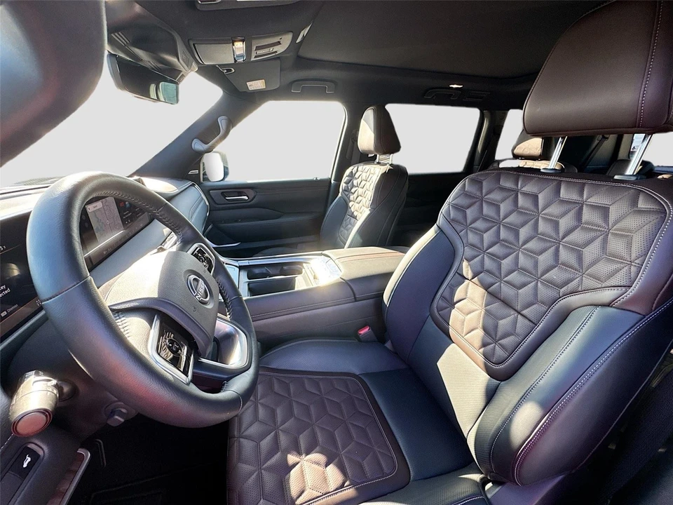 2025 Nissan Armada - Image 16 of 21