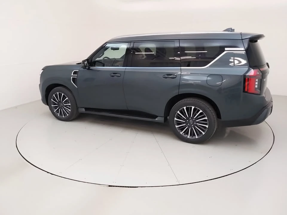 2025 Nissan Armada - Image 10 of 20