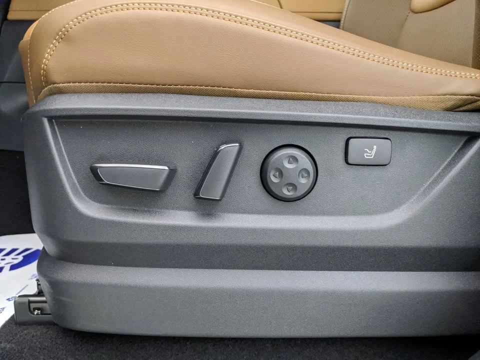 2025 Nissan Armada - Image 17 of 20