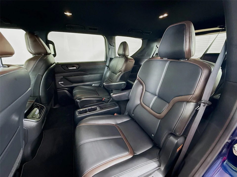 2025 Nissan Armada - Image 18 of 21