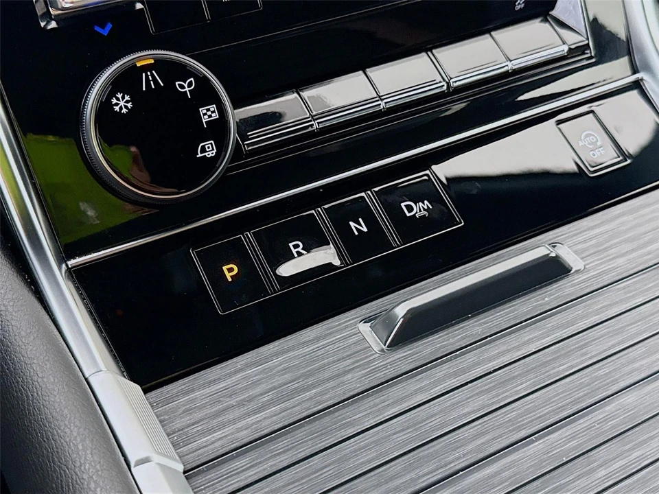 2025 Nissan Armada - Image 16 of 21