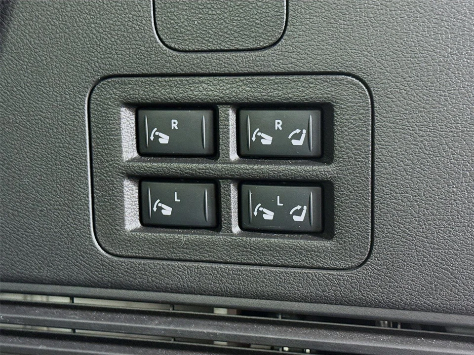 2025 Nissan Armada - Image 20 of 21