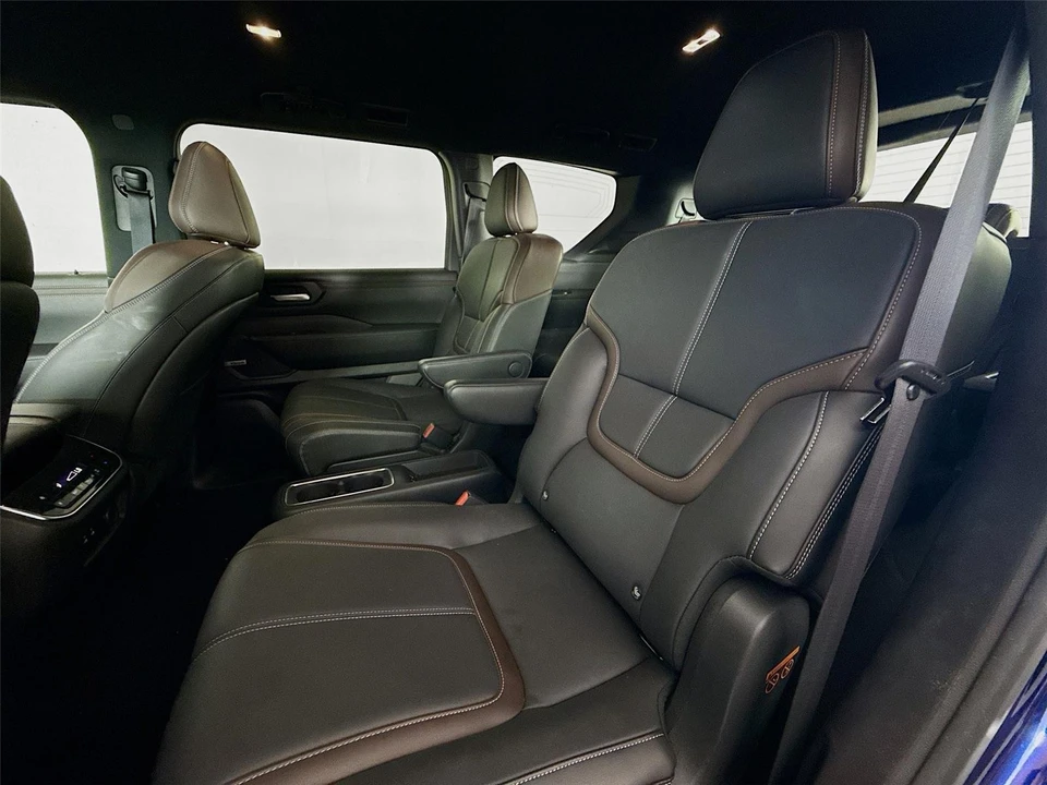 2025 Nissan Armada - Image 13 of 21