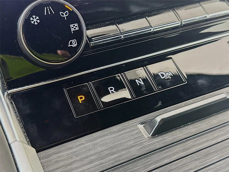 2025 Nissan Armada - Image 12 of 21