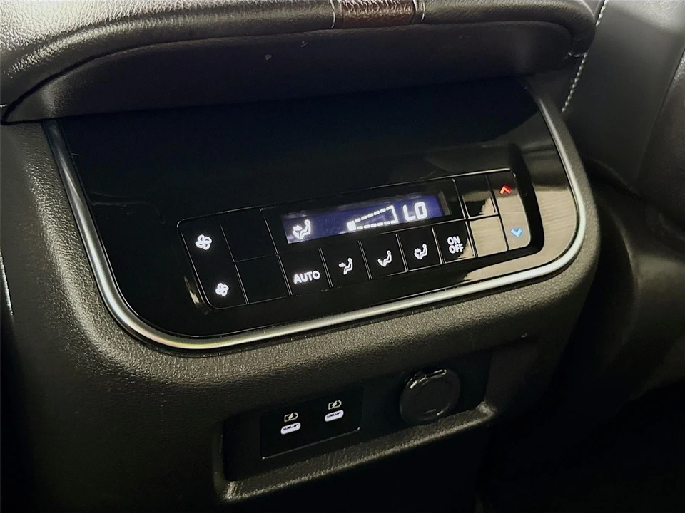 2025 Nissan Armada - Image 19 of 21