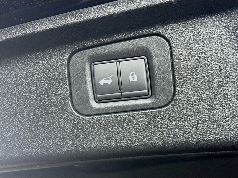 2025 Nissan Armada - Image 19 of 21