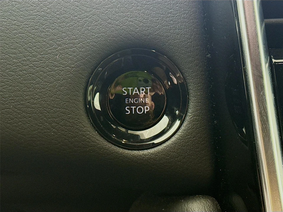 2025 Nissan Armada - Image 10 of 21