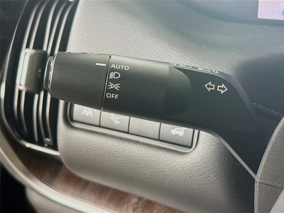 2025 Nissan Armada - Image 4 of 21