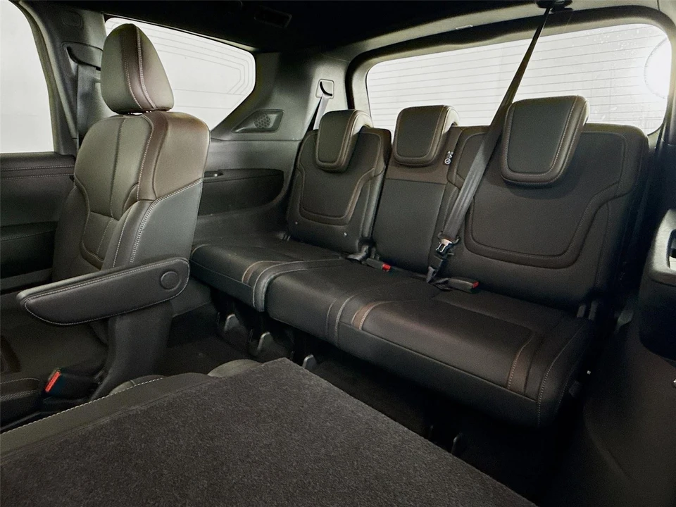 2025 Nissan Armada - Image 15 of 21