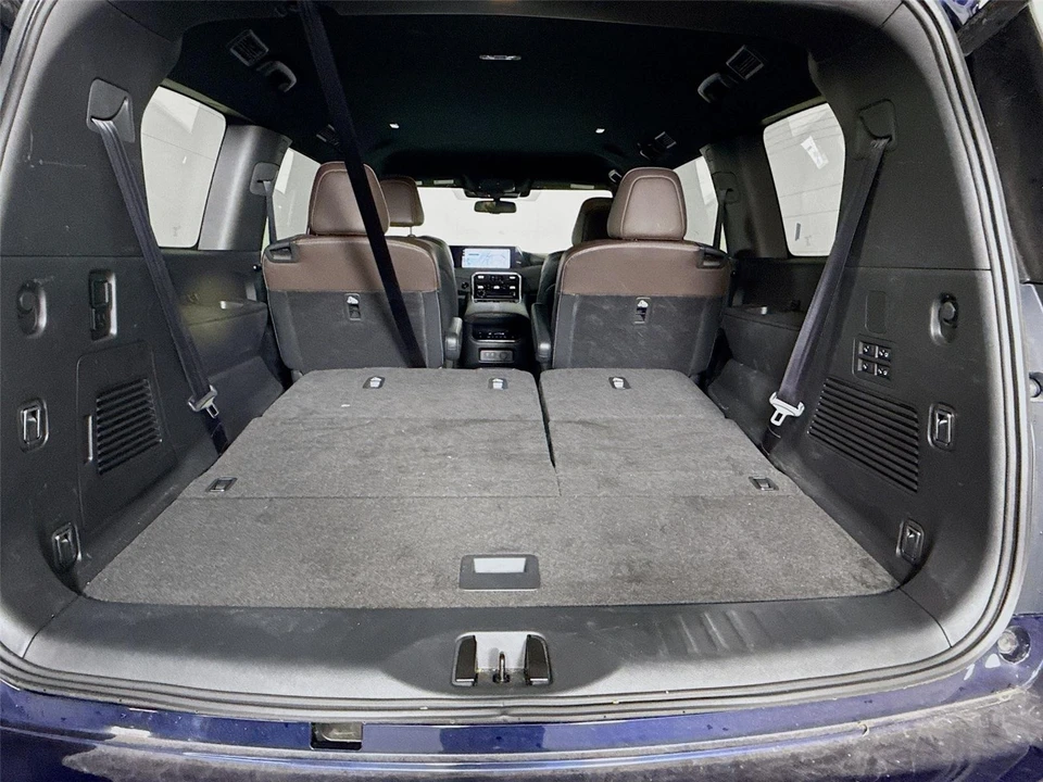 2025 Nissan Armada - Image 18 of 21