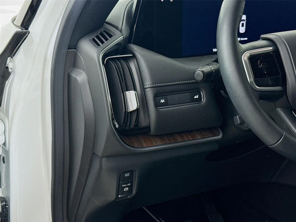 2025 Nissan Armada - Image 7 of 15