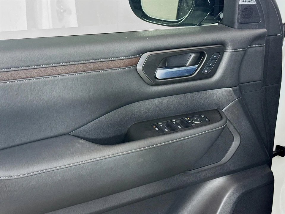 2025 Nissan Armada - Image 12 of 15